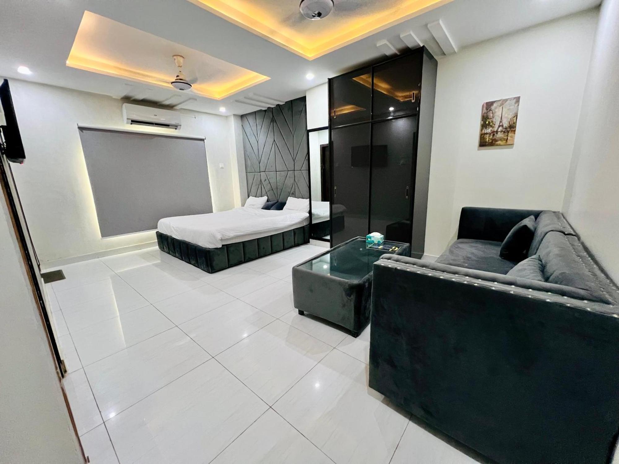 Готель Premier Heights Jhelum Екстер'єр фото
