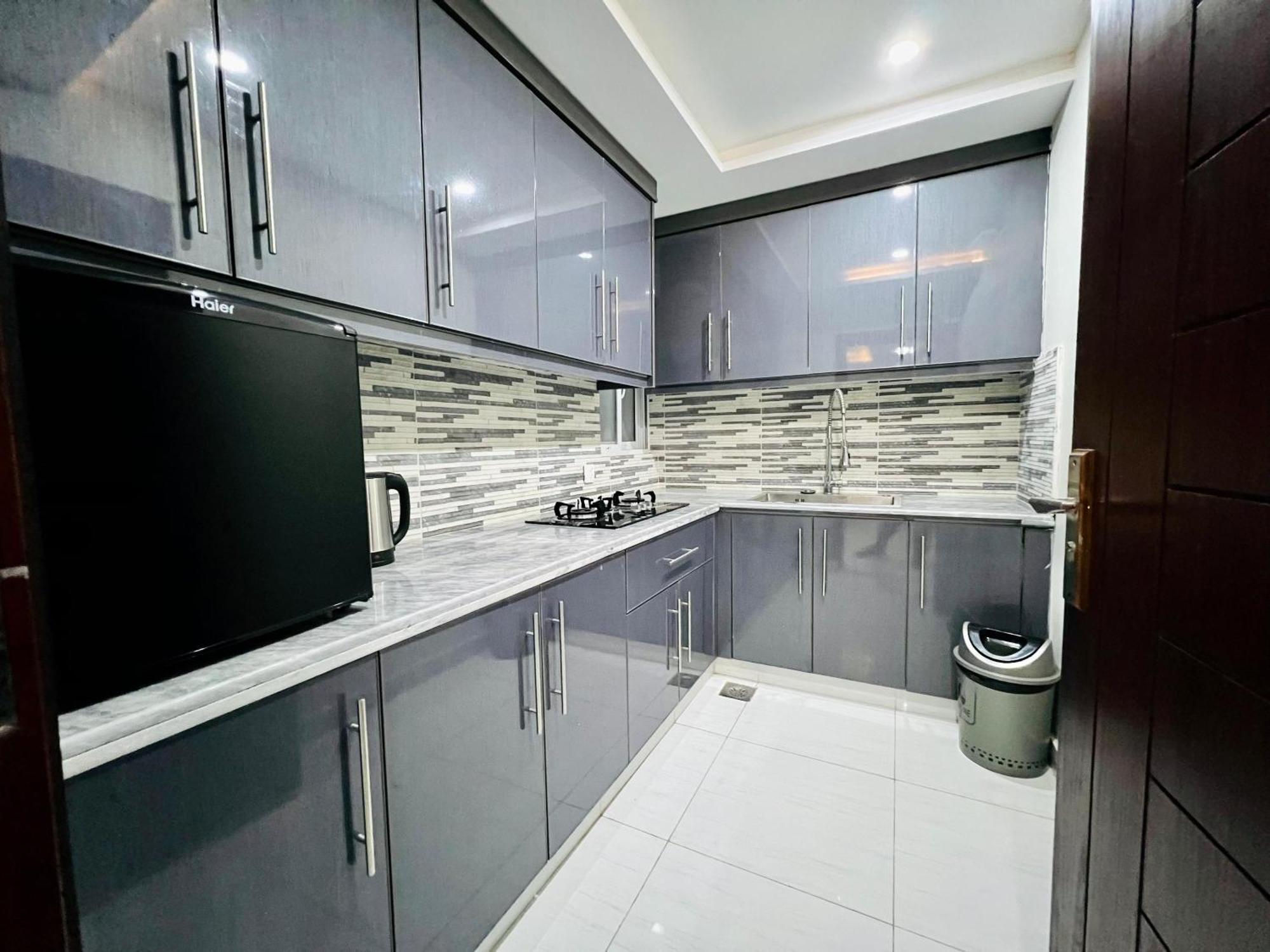 Готель Premier Heights Jhelum Екстер'єр фото