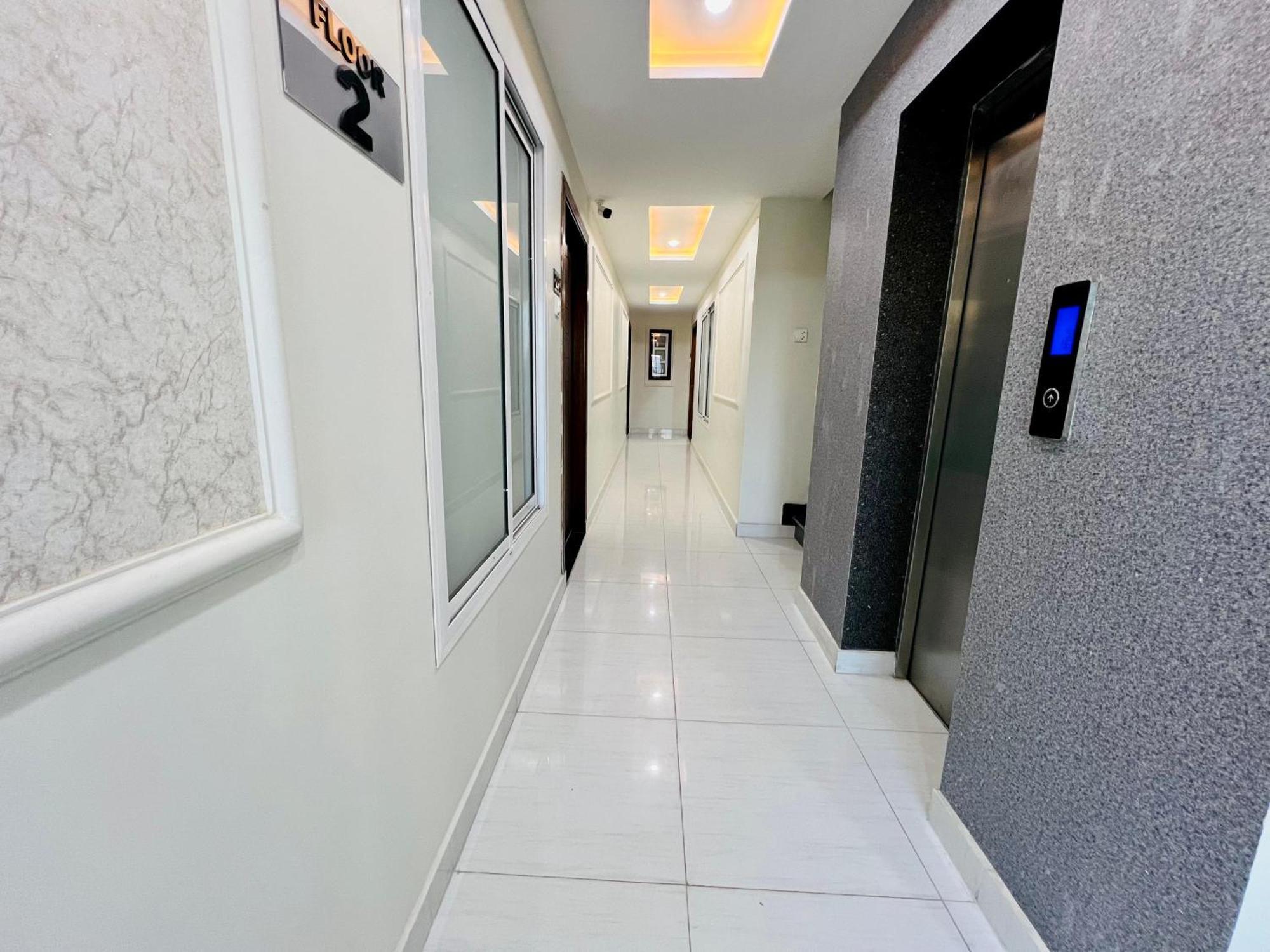 Готель Premier Heights Jhelum Екстер'єр фото