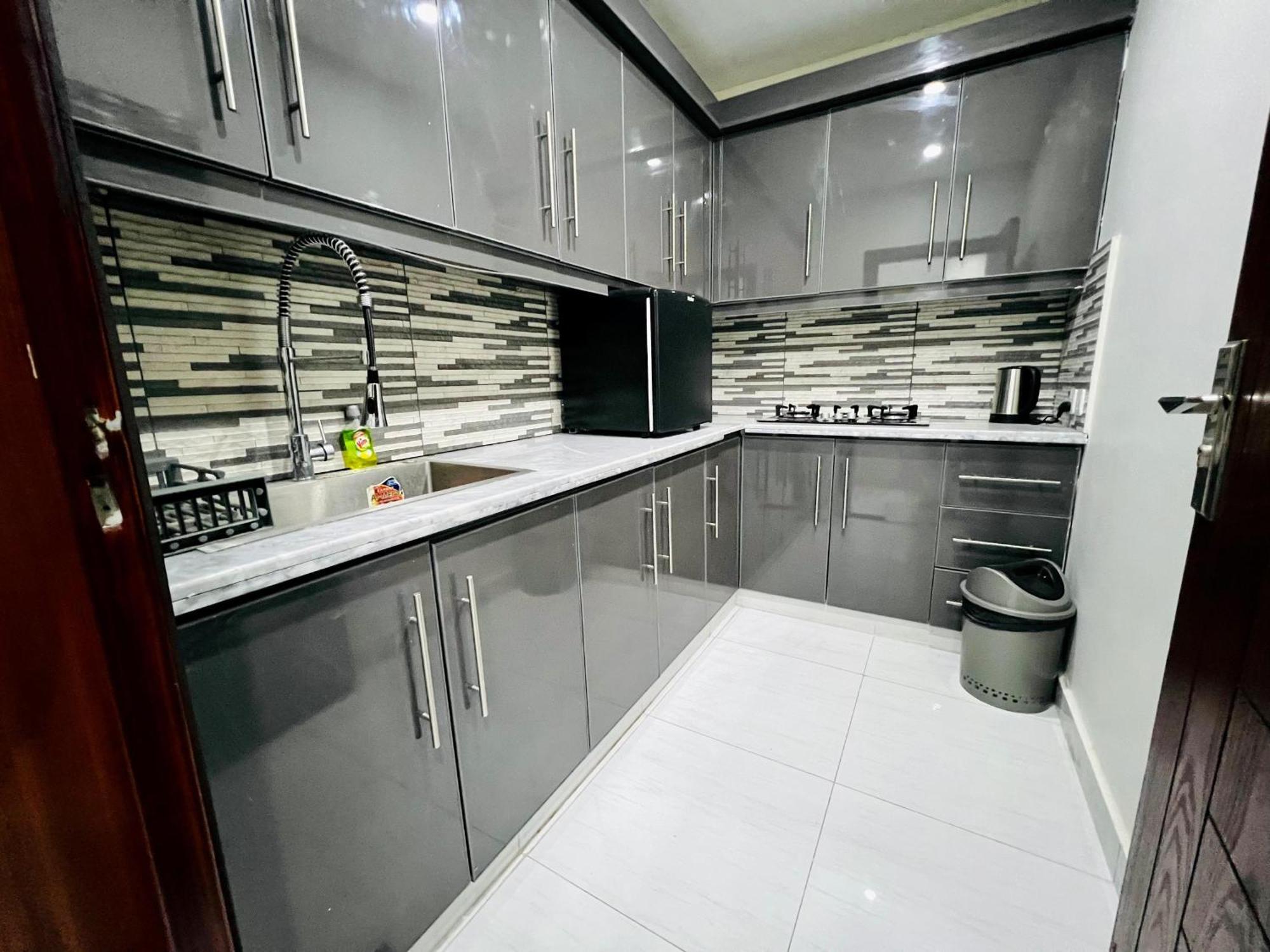 Готель Premier Heights Jhelum Екстер'єр фото