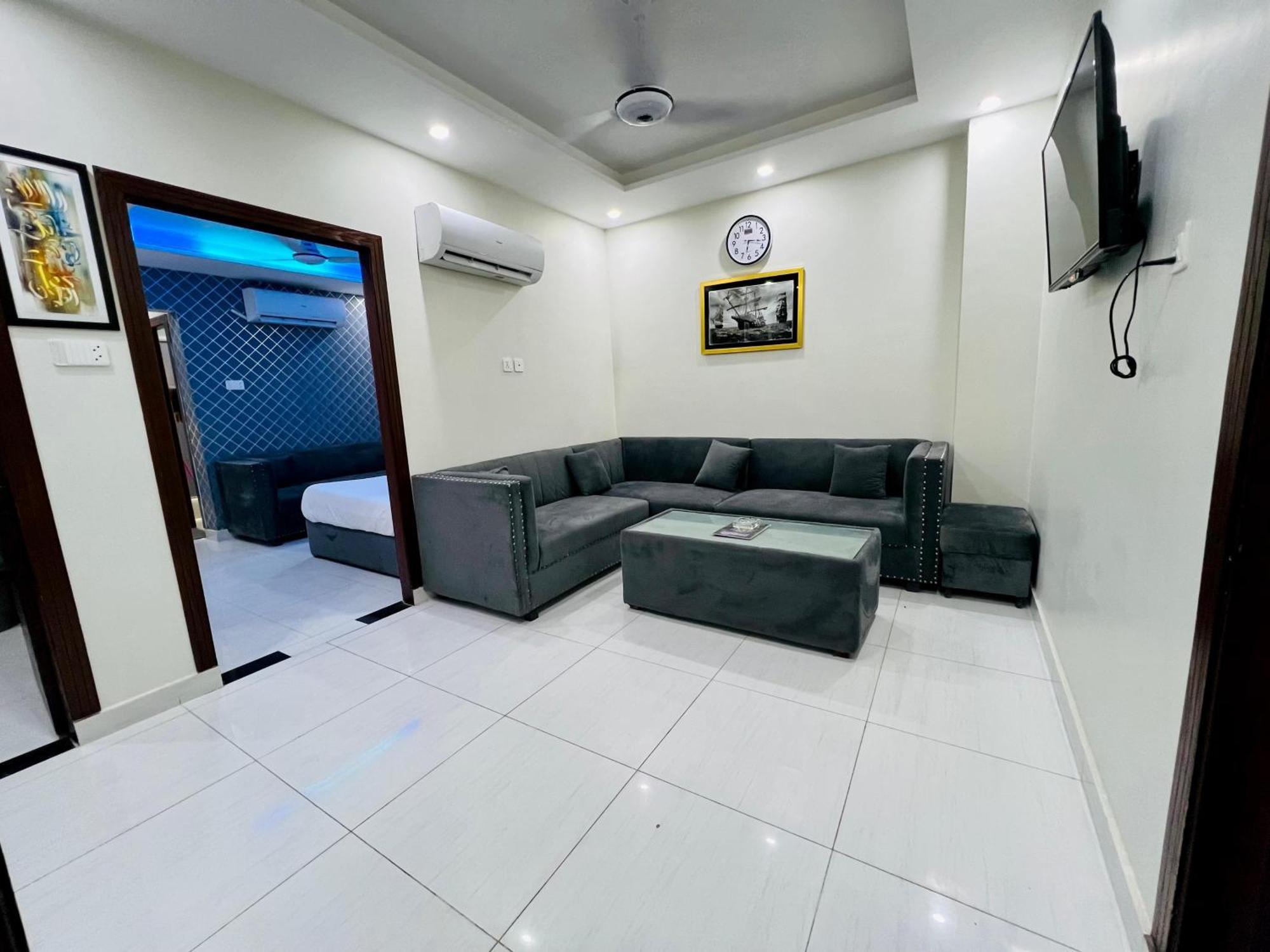 Готель Premier Heights Jhelum Екстер'єр фото