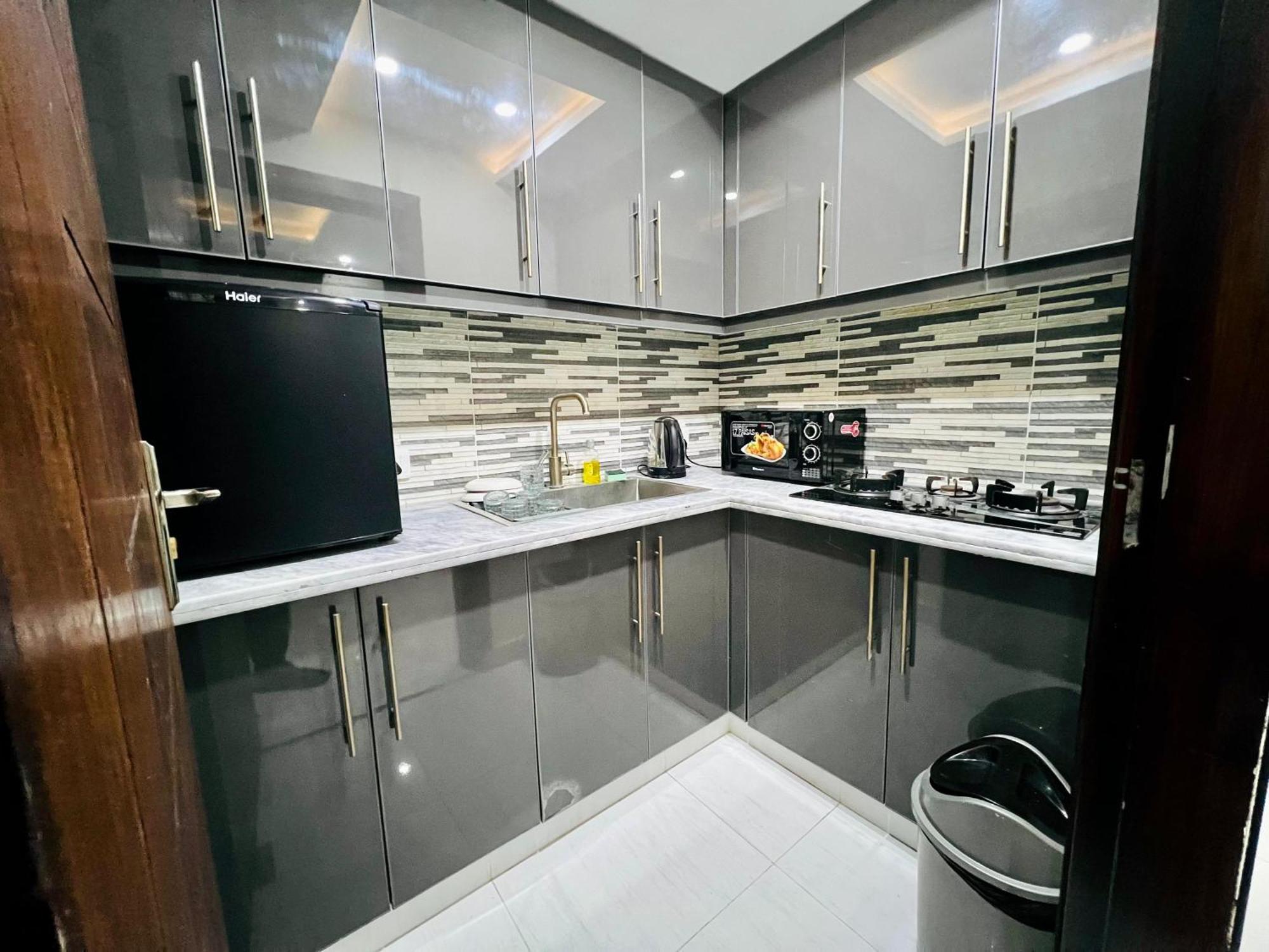 Готель Premier Heights Jhelum Екстер'єр фото