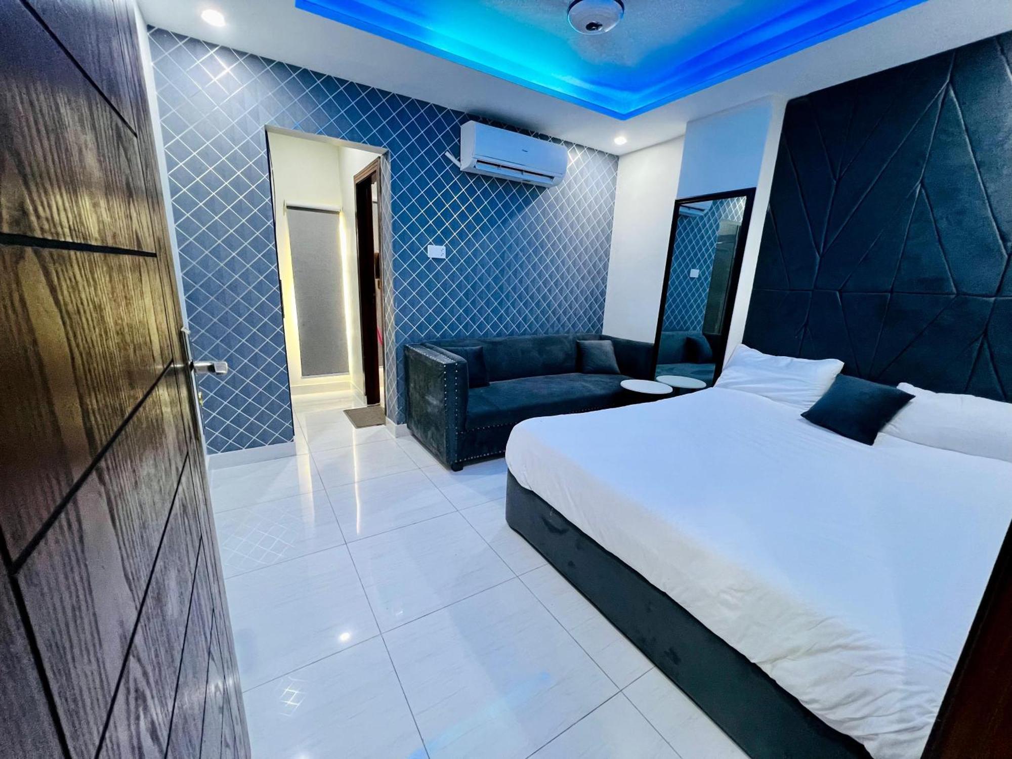 Готель Premier Heights Jhelum Екстер'єр фото